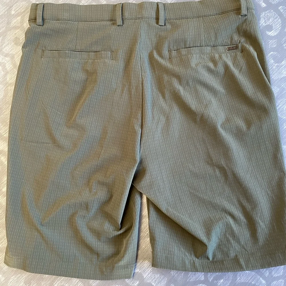 Greg Norman Green‎ golf shorts men’s size 34